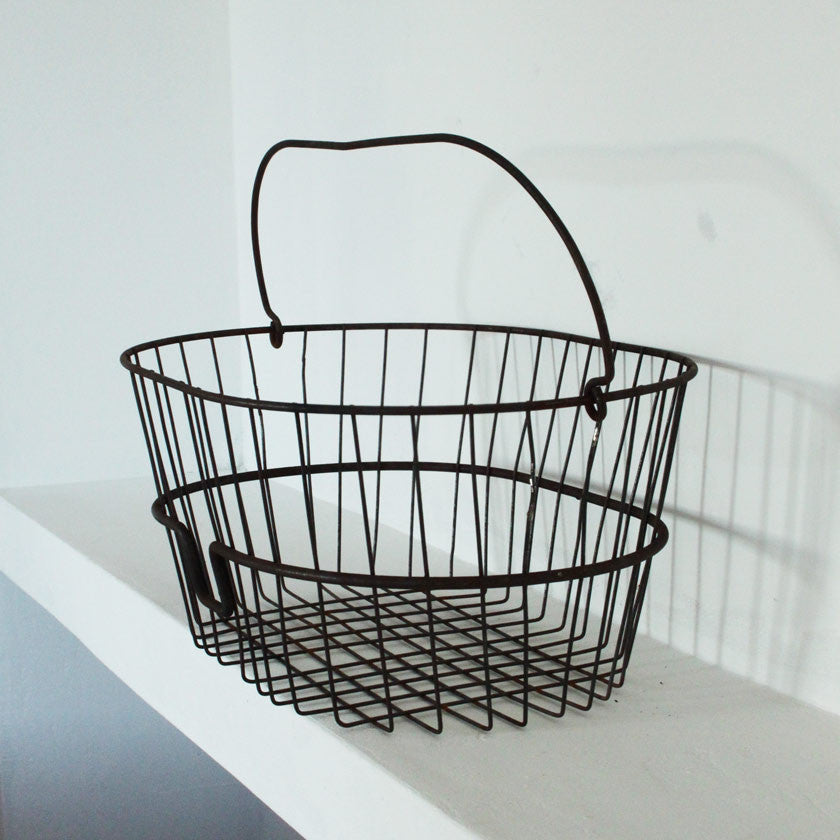 Vintage 1950's metal basket (SOLD)Vintage- Cachette