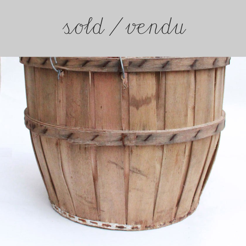 light wooden basket (SOLD)Vintage- Cachette