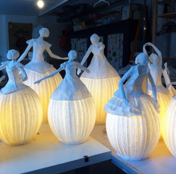 Sculptural paper light Mademoiselle – Cachette